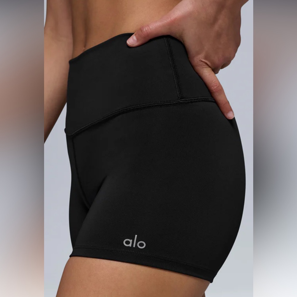 Alo 3" High-Waist Airlift Short Size M